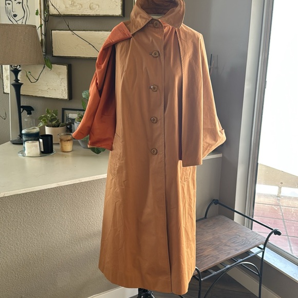 The vintage cape coat shoulder detail trending winter 2024 rust color overcoat - Picture 4 of 17